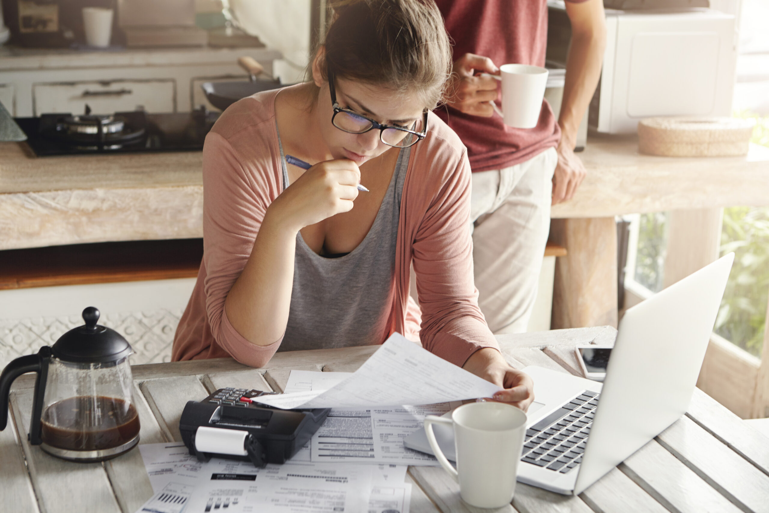 Cómo se calcula el interés compuesto en préstamos y ahorros